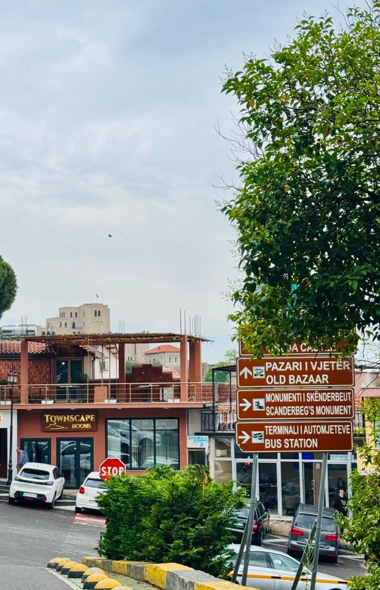 Kruja Townscape Rooms Екстериор снимка